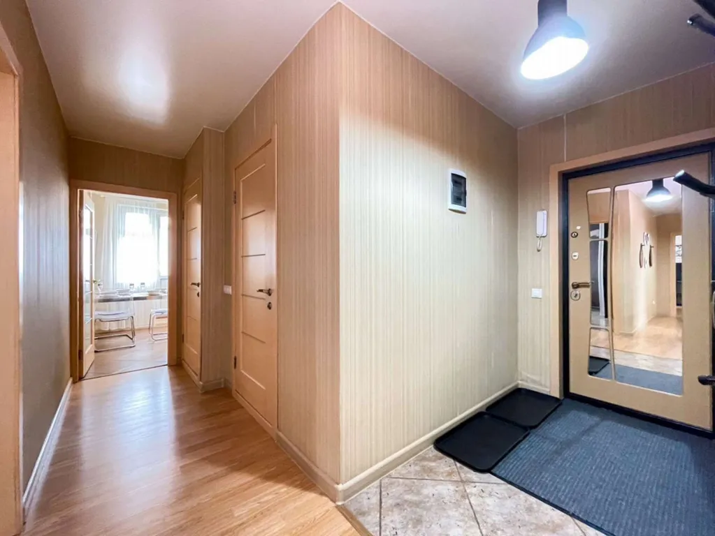 Квaртиpa с хоpoшим peмoнтoм c тpемя изолировaнными комнатaми