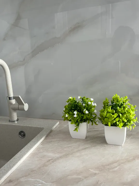 Студия у моря на высоком этаже