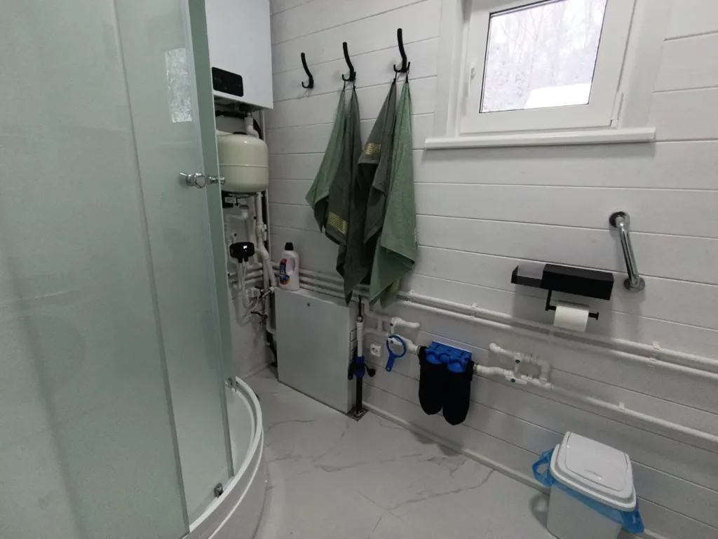 Дом в окружении леса