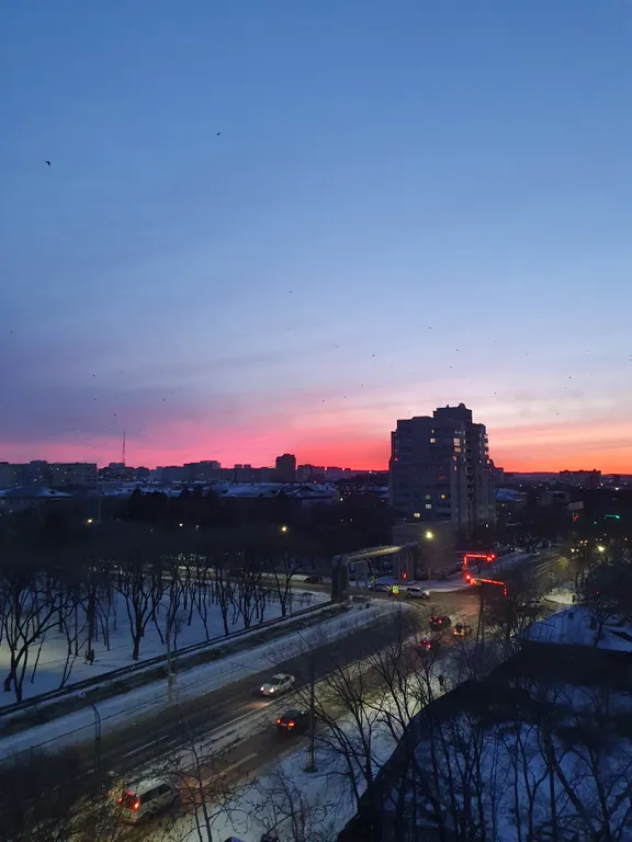 Современная студия с красивыми закатами в самом центре города