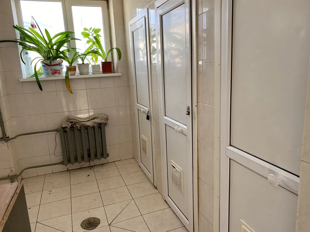 Комната в общежитии коридорного типа