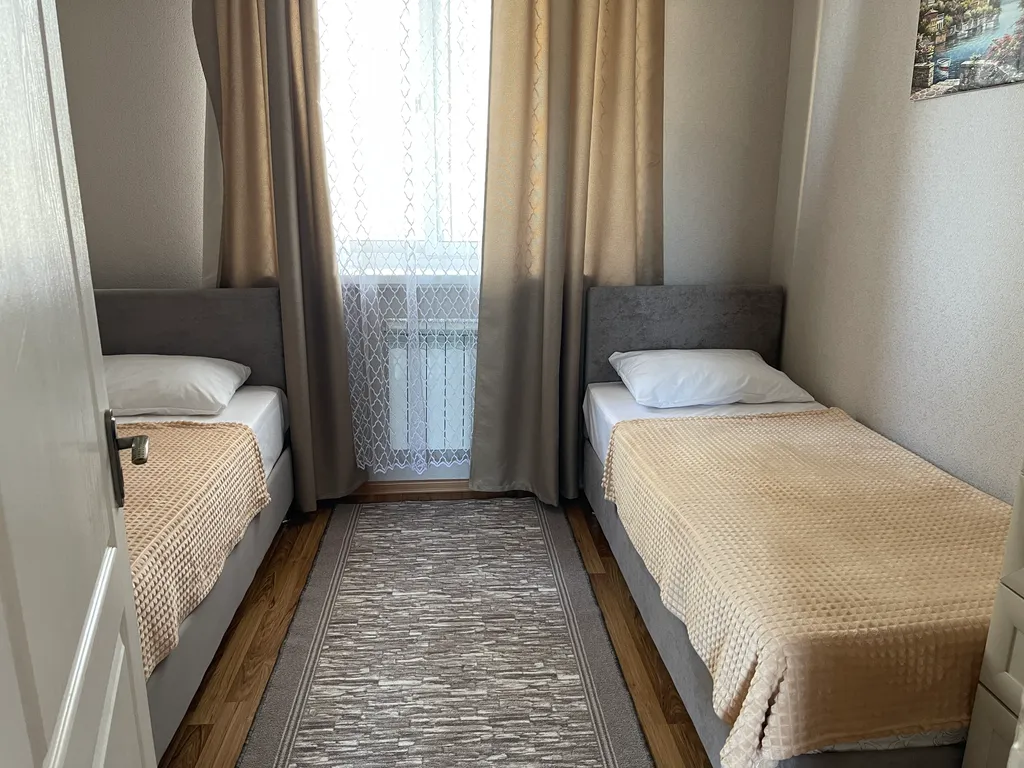 Этаж под ключ с 3 спальнями до 7 человек