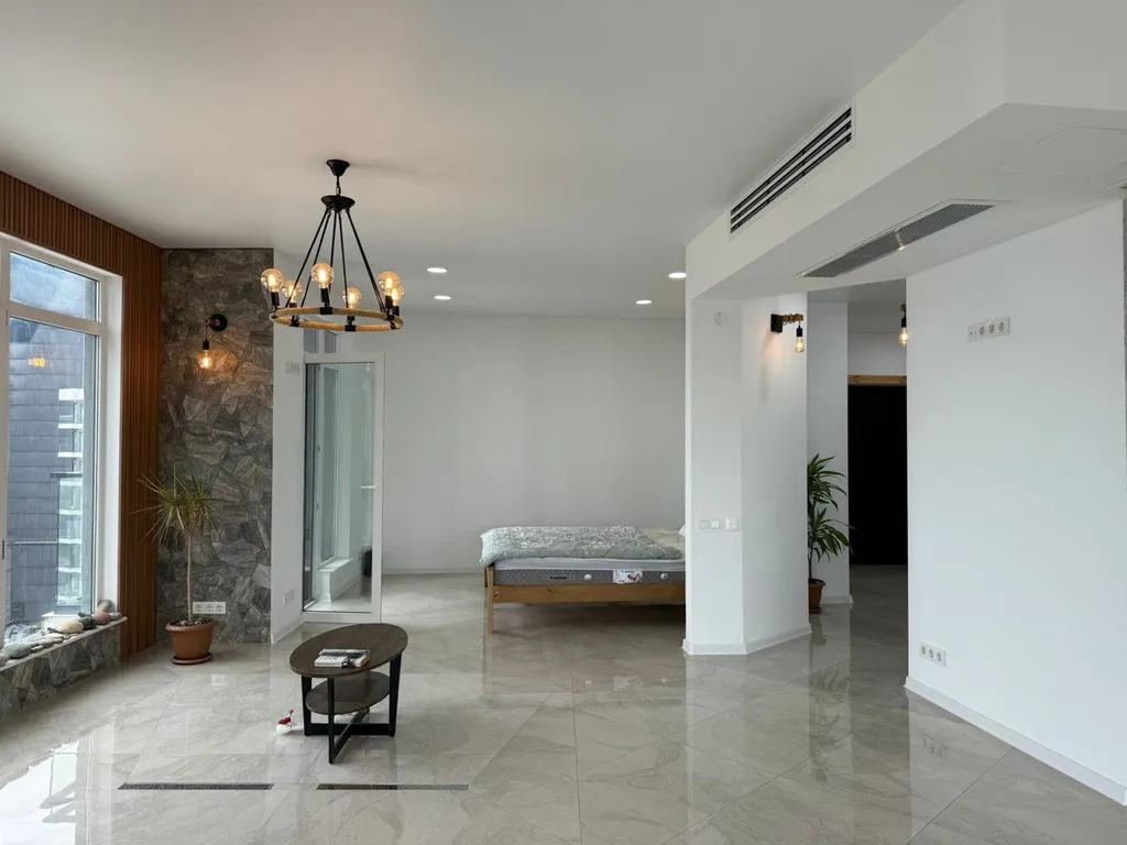 Дизайнерская квартира с прямым видом на море в премиальном комплексе