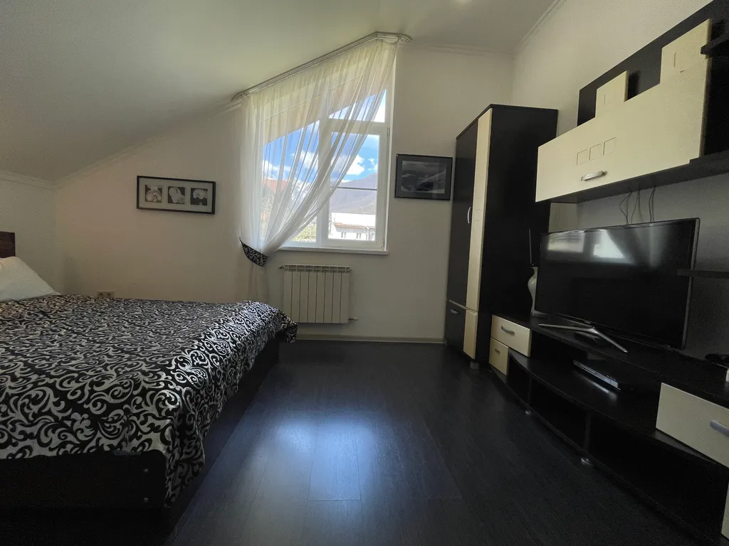 Коттедж в центре Красной Поляны с видом на горы