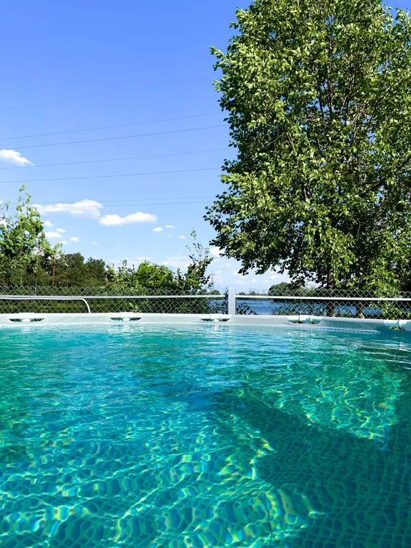 Дом на берегу озера