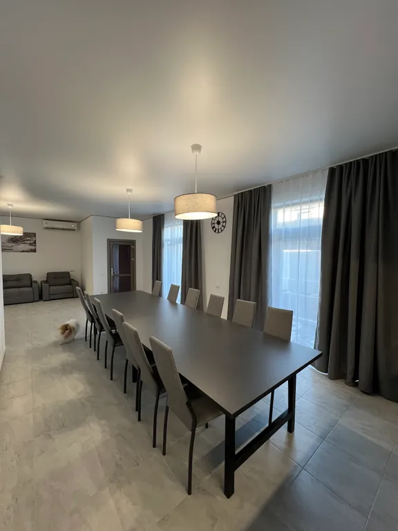 Дом с бассейном и с видом на море и горы