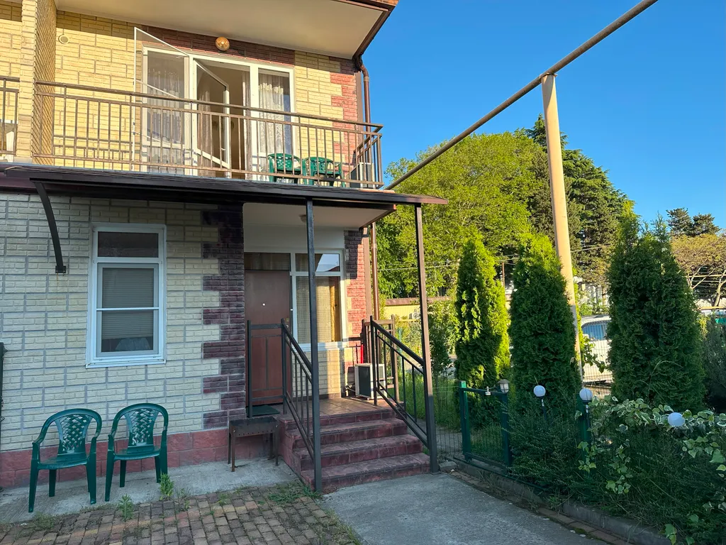 Дом с часами - двухэтажный таунхаус для отпуска у моря