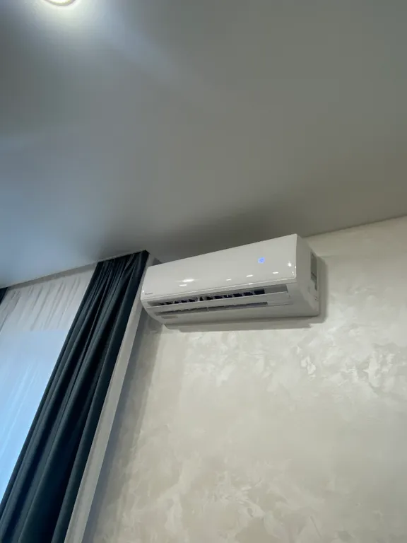 Чашечка кофе с видом на башни Кремля