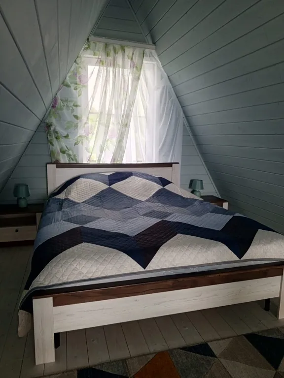 Новый дом на берегу реки