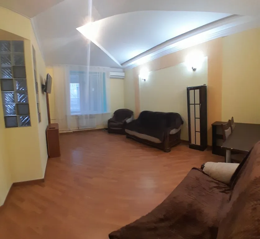 3-комнатная квартира в центре с высокими потолками