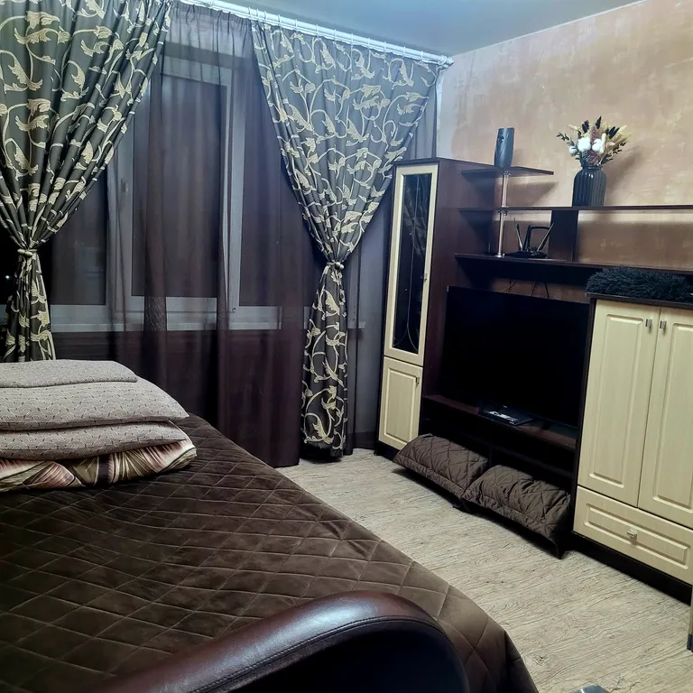 Бюджетная уютная комната-студия в центре с панорамным видом