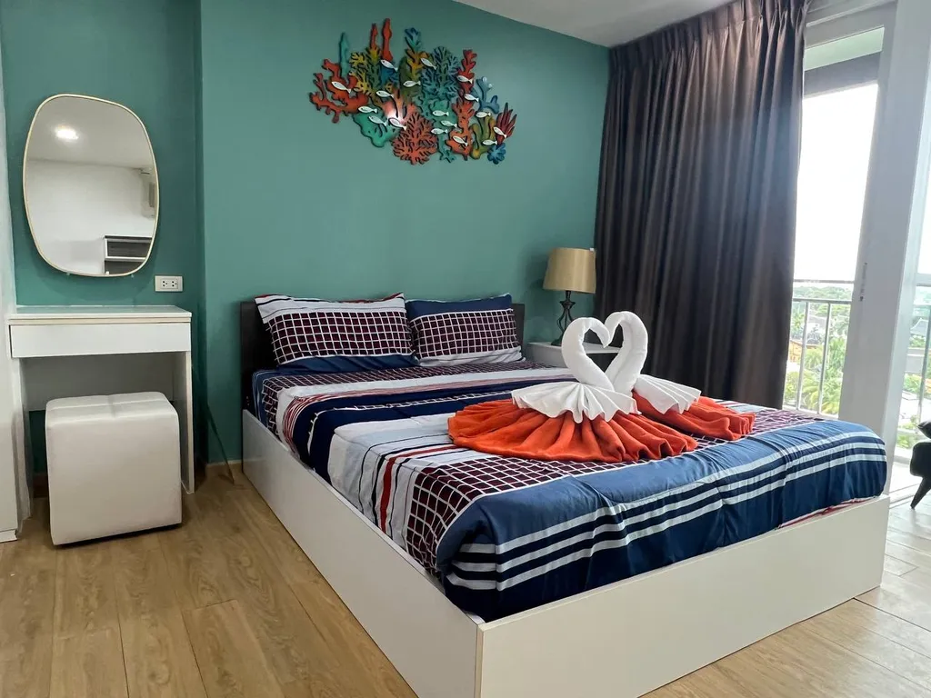 Студия после ремонта с потрясающим видом в центре Каты