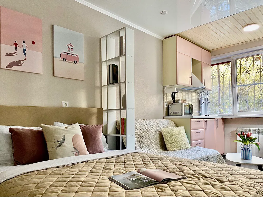 Дизайнерская студия ReDro, с большим ТВ, собственное крыльцо