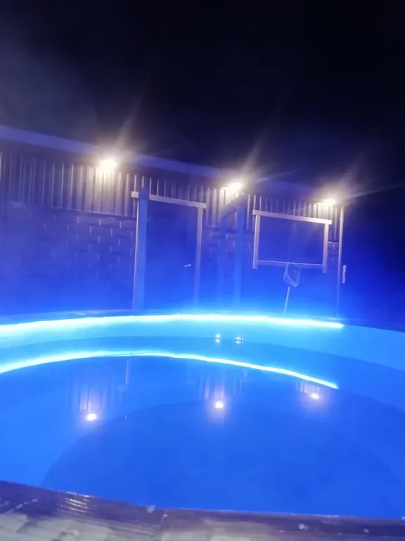 Дом в лесу с бассеином