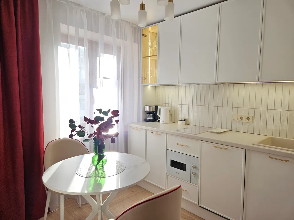 Элеганс в видом на Волгу и фонтаны, главная пешеходная улица