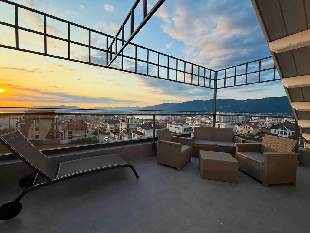 Шестиместный апартамент с террасой