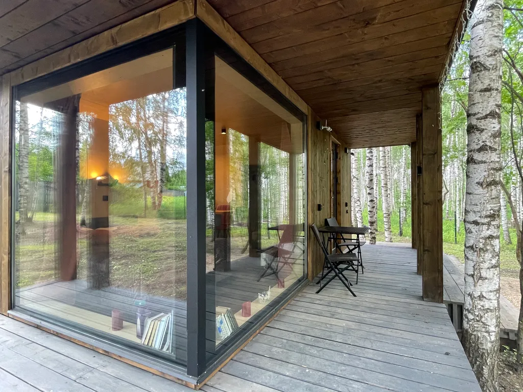 Самый уютный дом с панорамным остеклением в березовом лесу