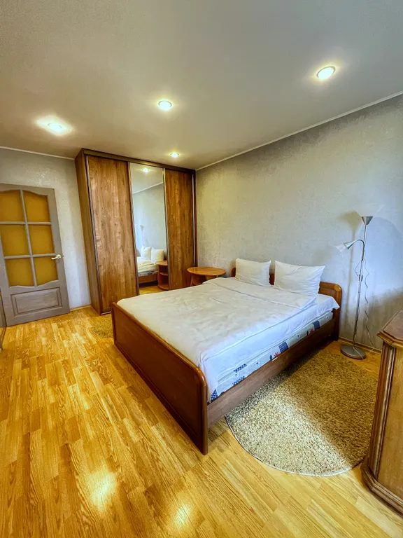 Фрунзенская, Стелла