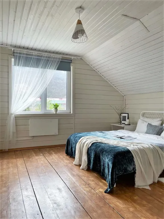 Дом с камином и с большим фруктовым садом