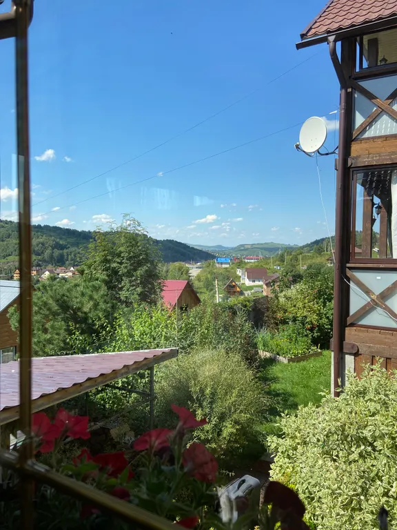 Домик в Горном Алтае с видом на горы