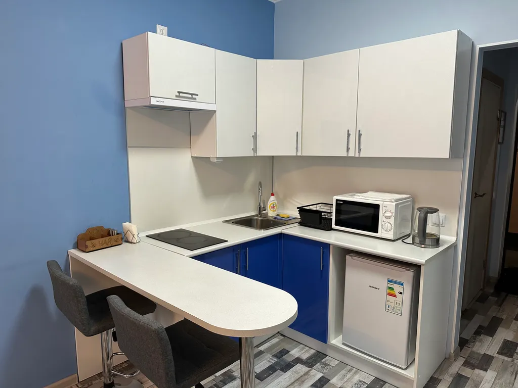 Голубая студия с видом на реку