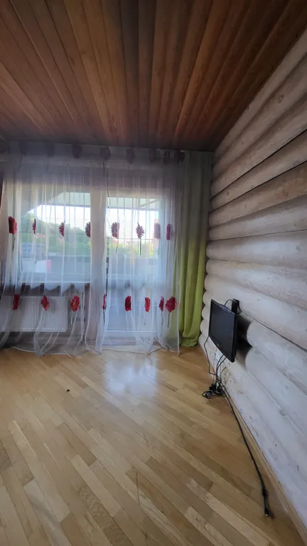 Уютный дом на побережье, на опушке соснового бора