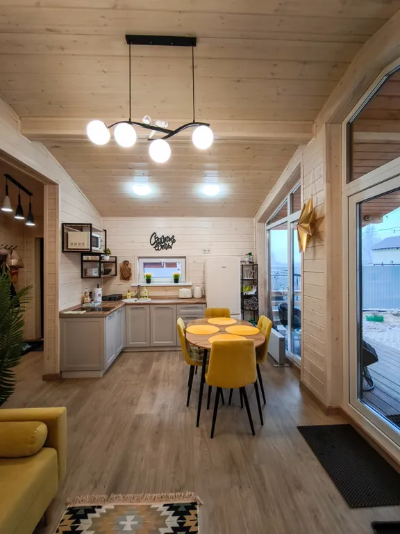 Дом шале с горячей купелью на террасе