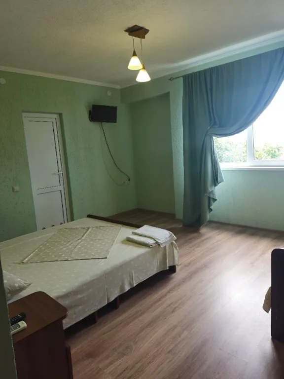 Трёхместный номер с удобствами внутри