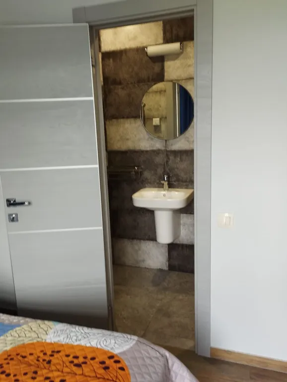 Комната с панорамным окном в центре Агоя