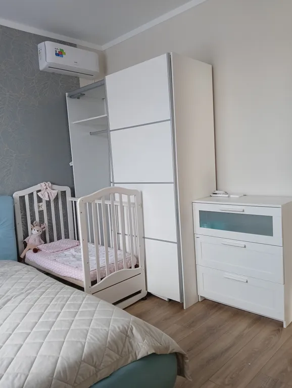 Дом с бассейном и террасой в коттеджном поселке