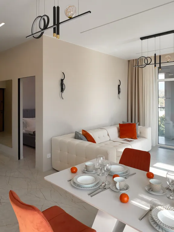 Современная, новая квартира с видом на горы