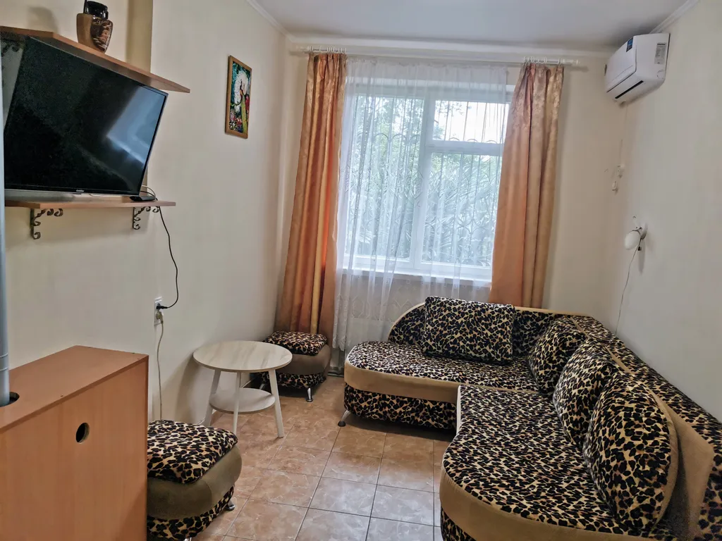 Двухэтажный котедж на берегу горного ручья