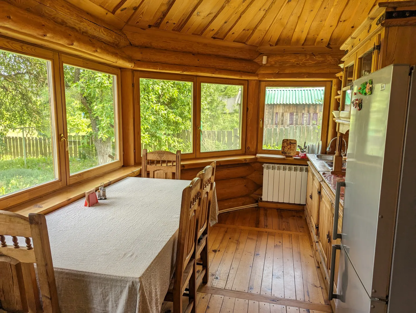Столовая-кухня с панорамным видом
