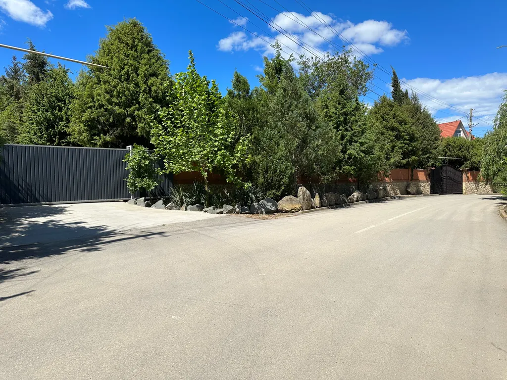 Коттедж Дом 3 спальни, большой двор беседка мангал усадьба Можжевеловый дворик — Айвовое