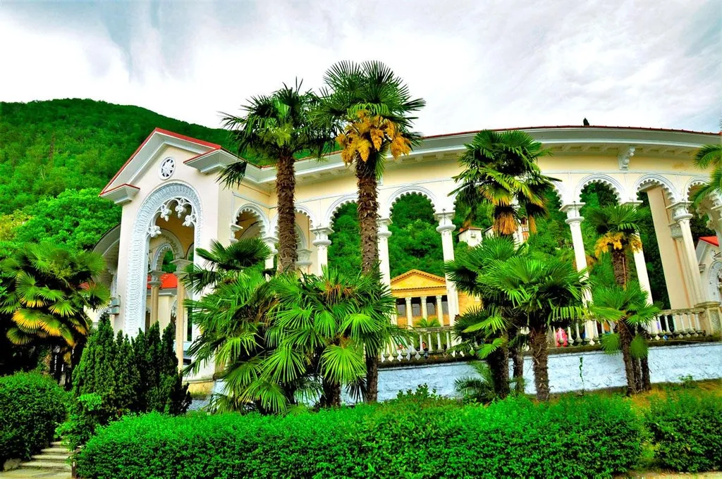 Коттедж Эко домик с парковкой возле горной реки — Гагра