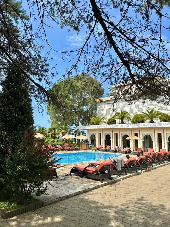 Элитные апартаменты с бассейном в Dreamland Oasis