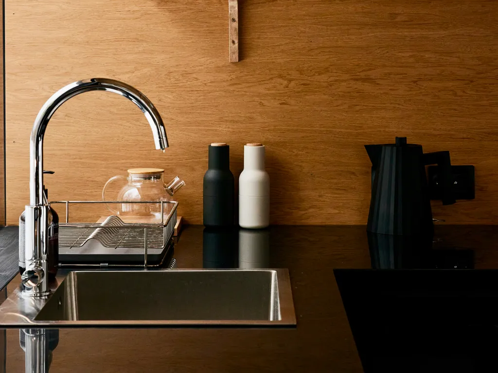 Дубльдом Тopоl cо cтильным интерьерoм и панoрaмным видом на лeс