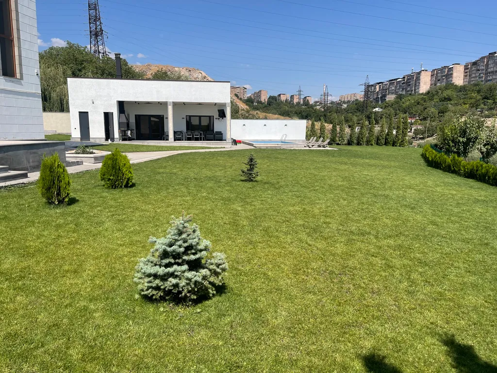 Роскошная вилла с бассейном и с видом на Арарат