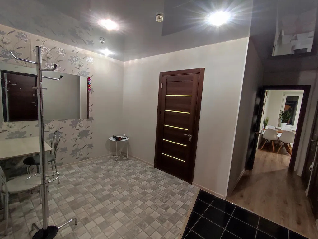 Просторная квартира в центре, рядом площадь Победы, тц гиппо, корона