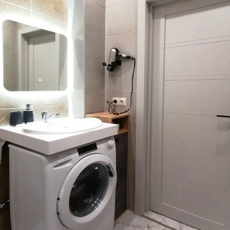 Просторная студия с видом на лес