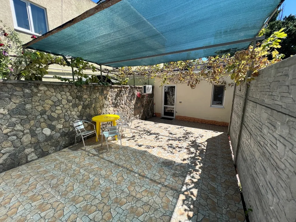 Двухкомнатный домик на первой линии от моря в Евпатории