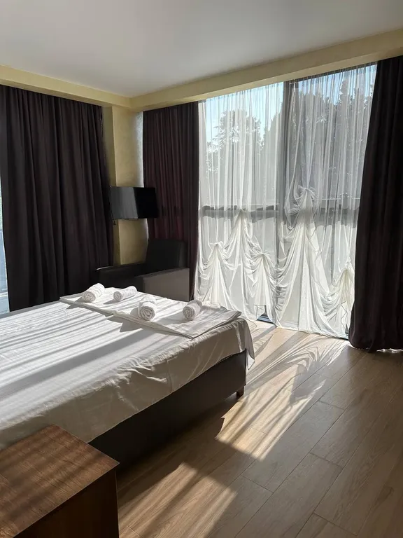 Уютный люкс с панорамной лоджией и завтраками