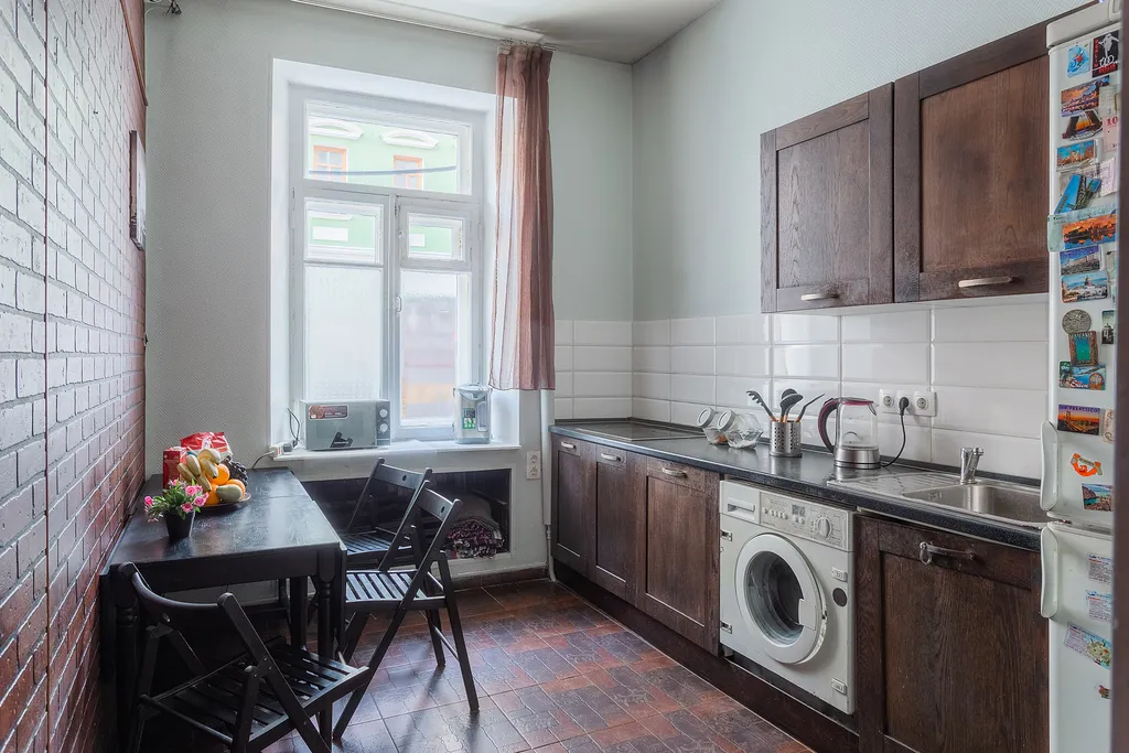 Квартира Уютная комната на двоих в сердце города, 1 минута метро Полянка — Москва