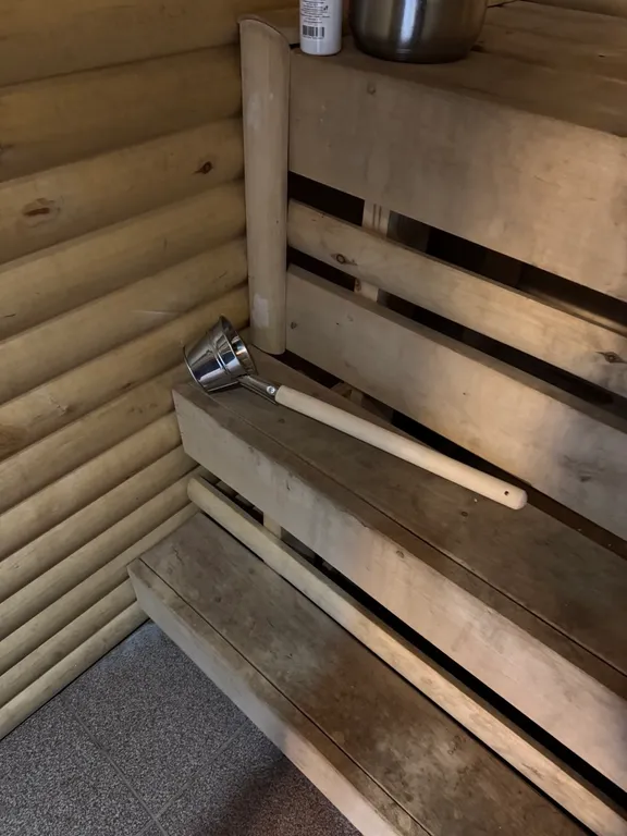 Комната с кухней-гостиной и сауной