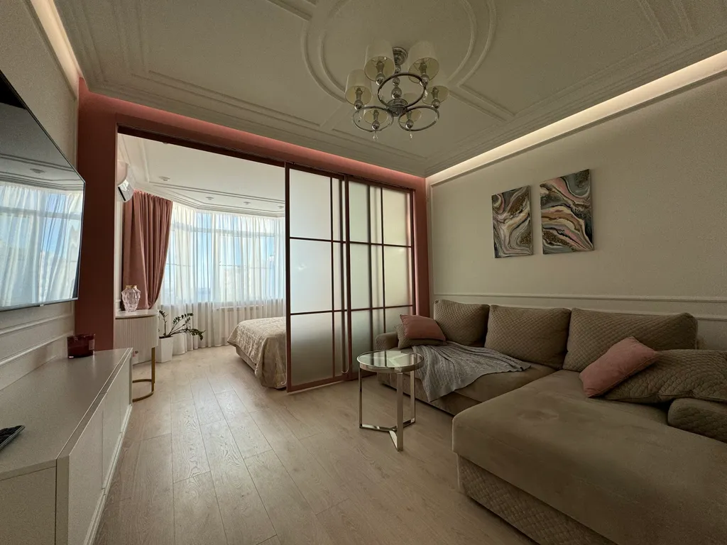 Квартира с новым ремонтом на центральной улице города