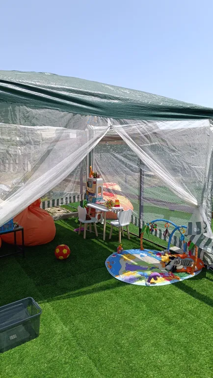 Уединенный трёхместный домик с queen size с собственным садом