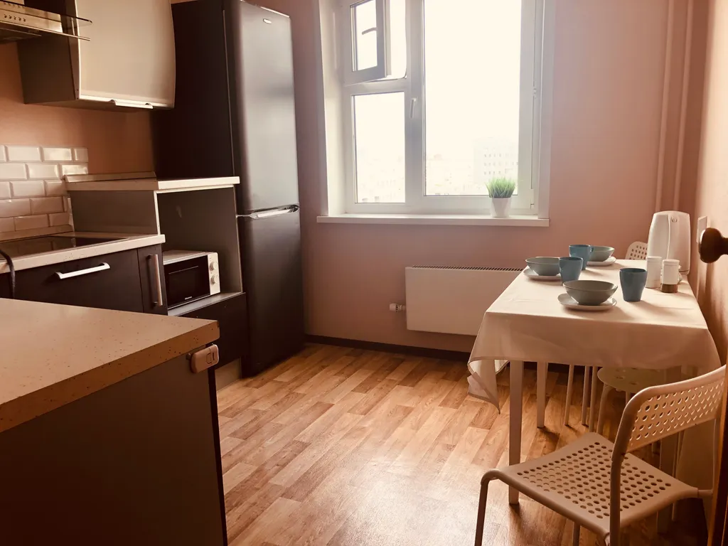 Квартира Квартира с большой кухней и диваном, Татышев пешком в 15-20 минутах — Красноярск