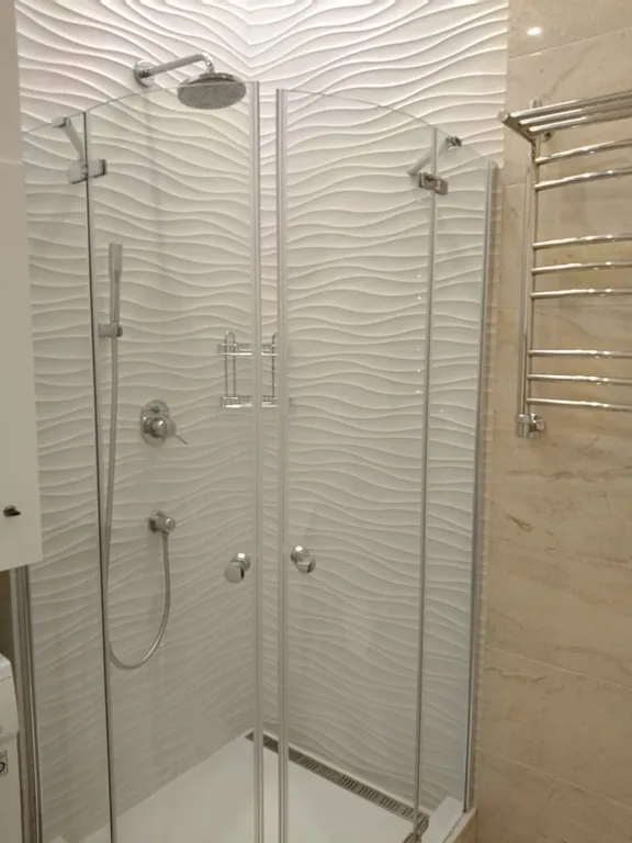 Светлая студия с видом на море