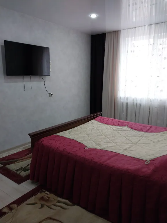 Улучшенная трехкомнатная квартира рядом с гостиницей