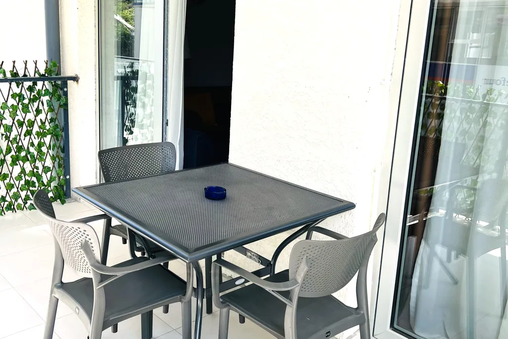 Уютно и стильно в центре города, близко к старому Тбилиси